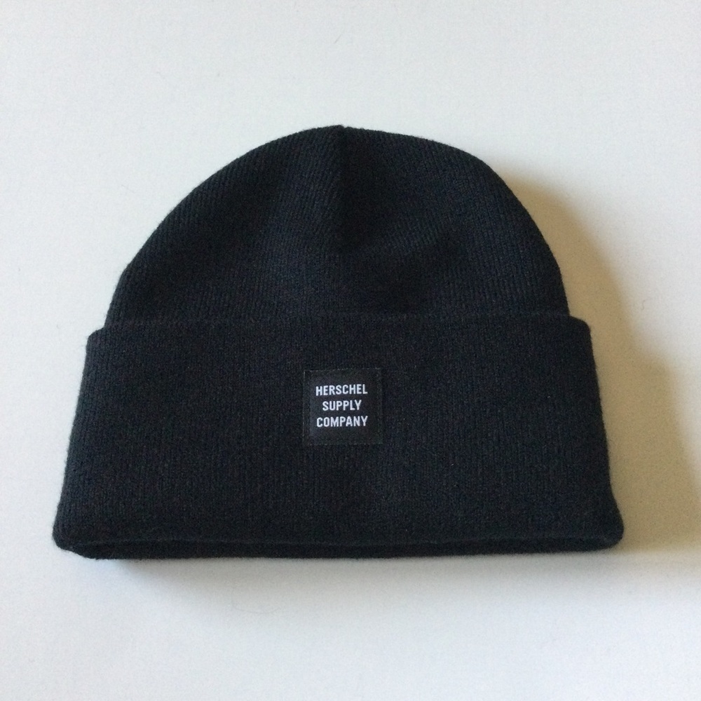 HERSCHEL SUPPLY COMPANY ABBOTT RIB KNIT BEANIE BLACK NWOT